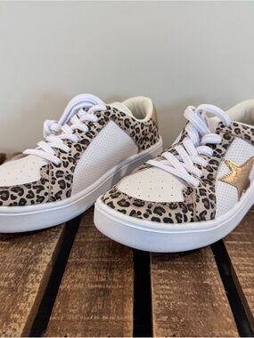 Makers brand / Nude Leopard Size 9
